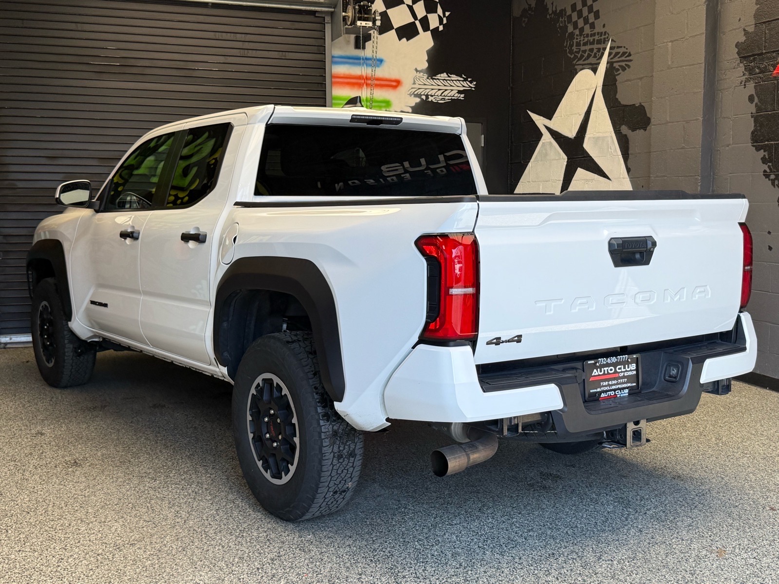 View vehicle photo 4