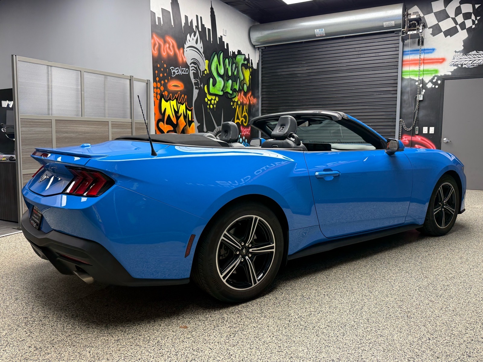 View vehicle photo 6