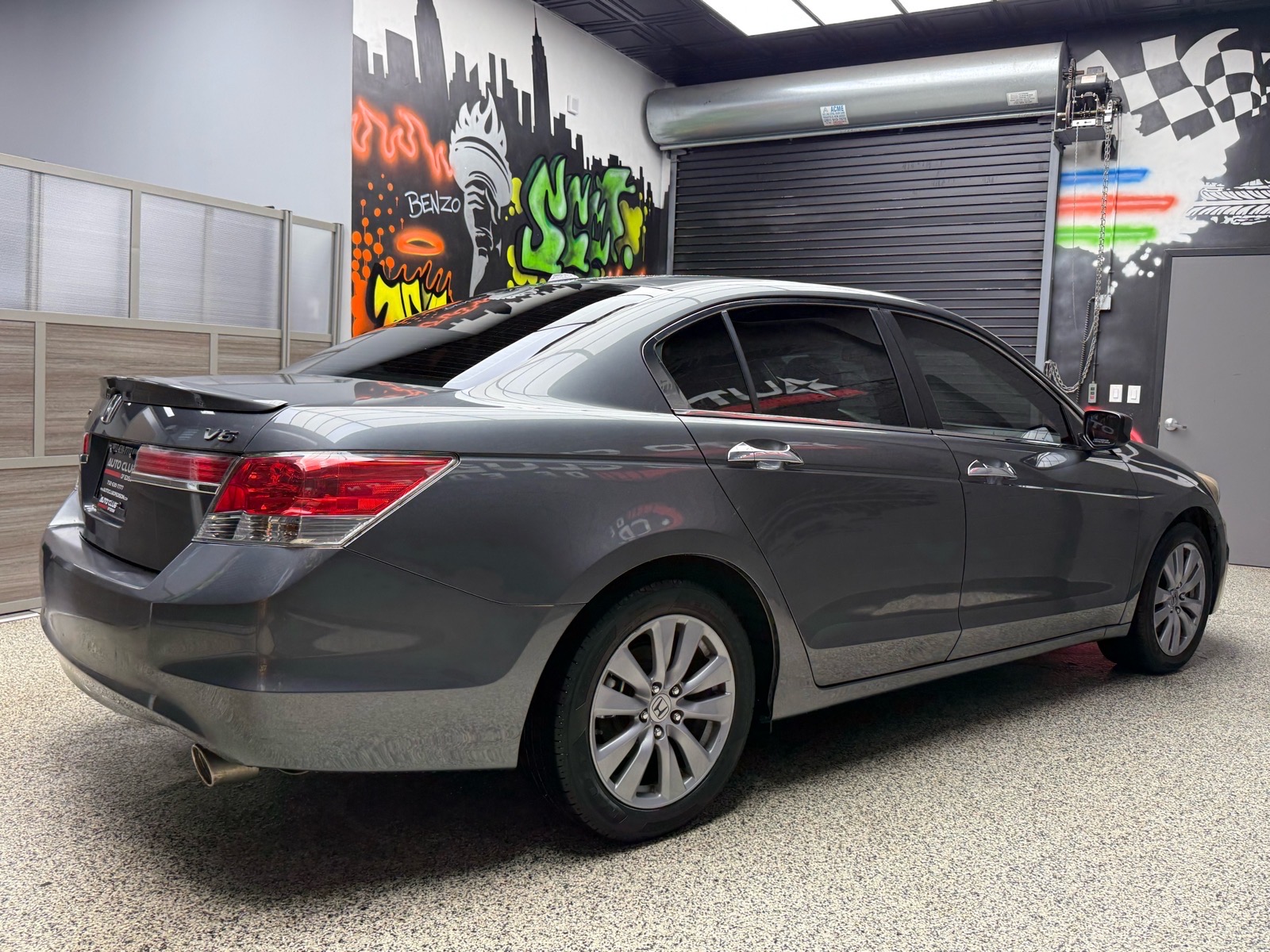 View vehicle photo 6