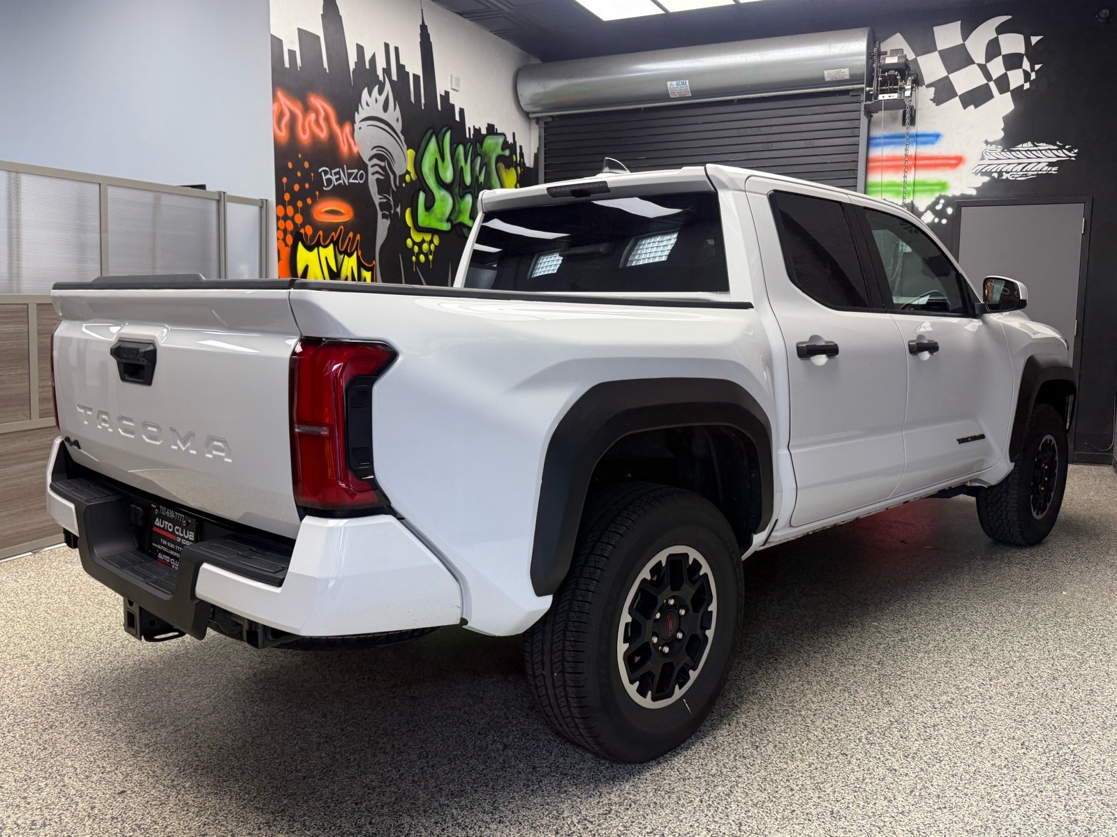 View vehicle photo 6