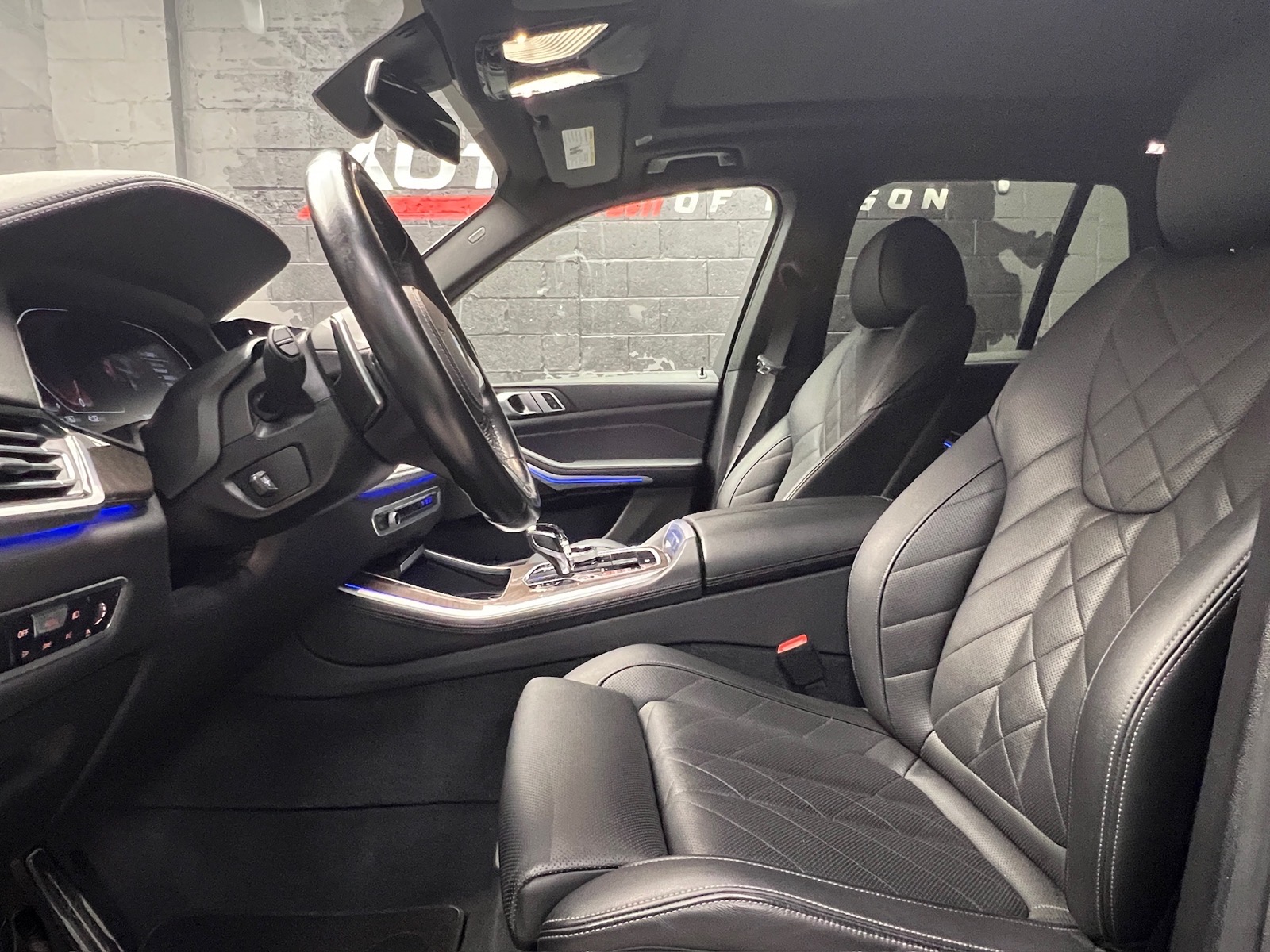 View vehicle photo 7