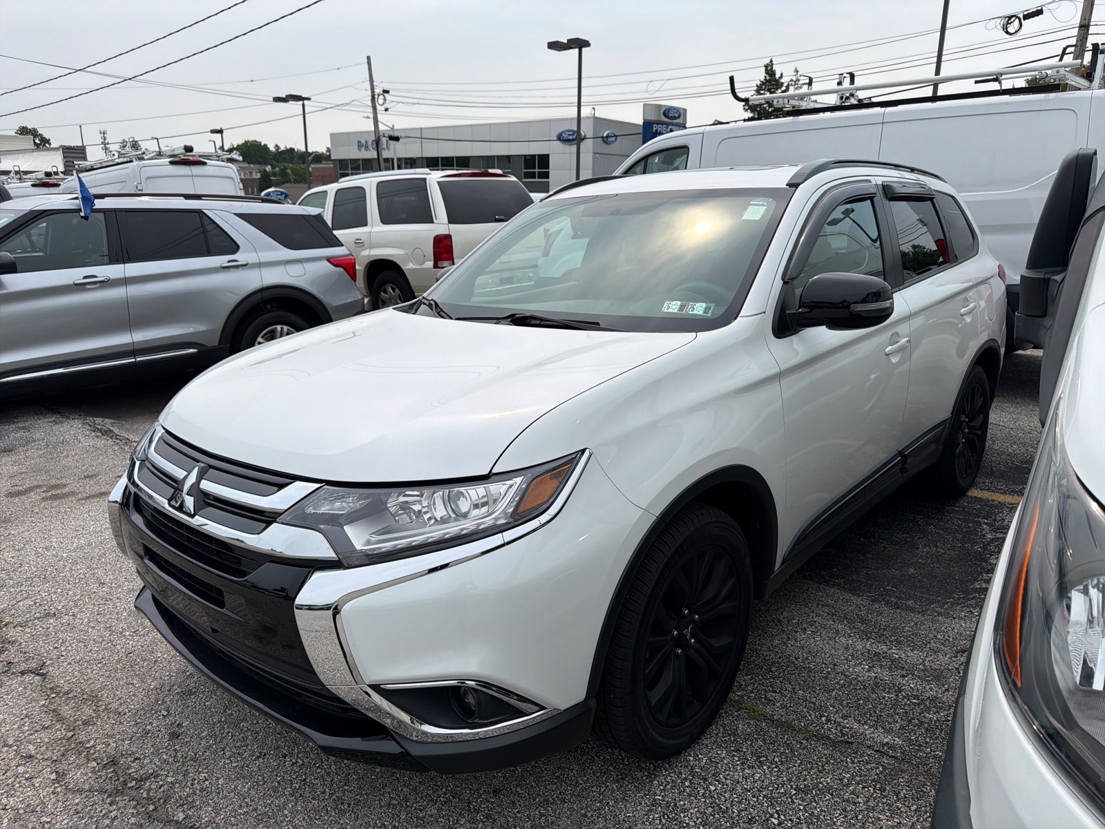 White 2018 Mitsubishi Outlander SUV / Crossover All-Wheel Drive Continuously Variable Transmission