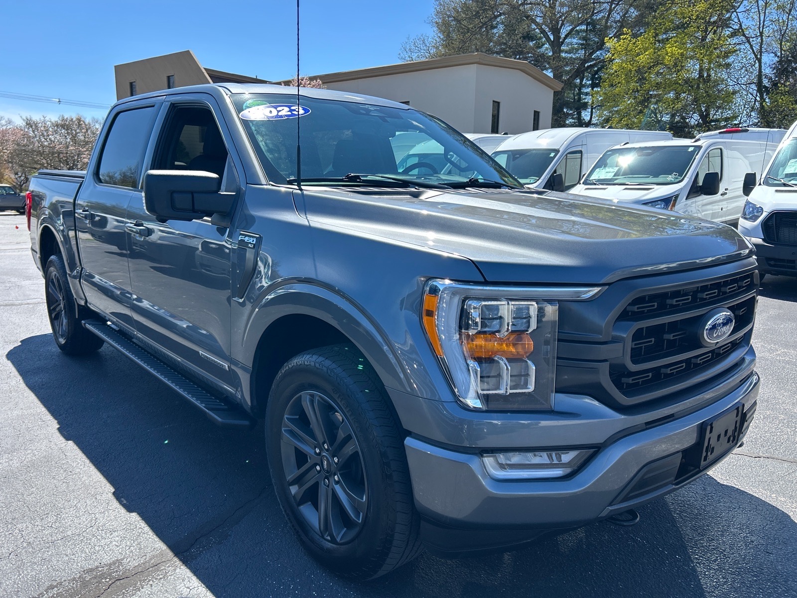 View vehicle photo 3
