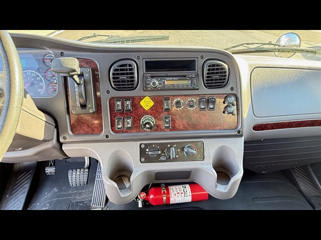 2017 freigthliner M2 / DRY Other:2935