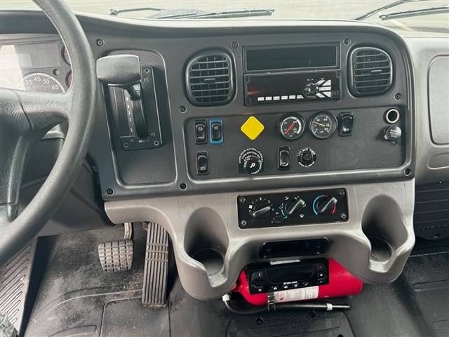 2020 Freightliner M2 / REEFER:2967