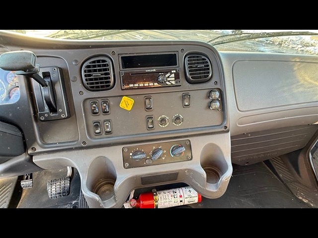 2018 Freightliner M2 / DRY:2946