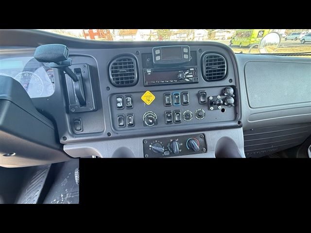 2018 Freightliner M2 / DRY:2948