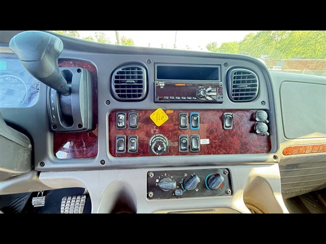 2018 Freightliner M2 / DRY:2965