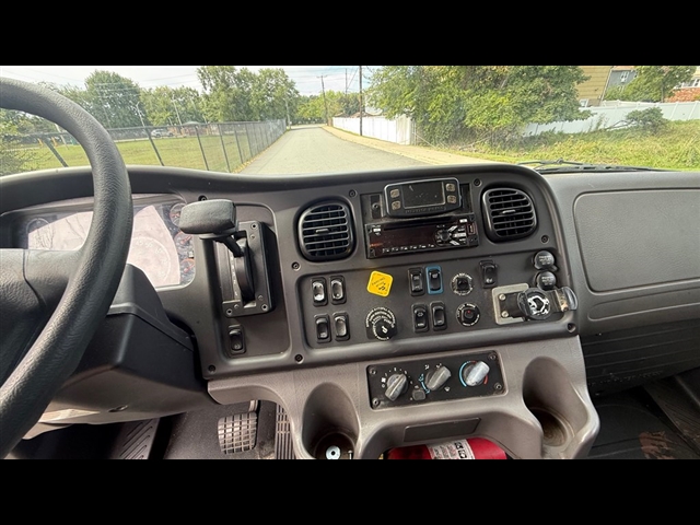 2018 Freightliner M2 / DRY:2988