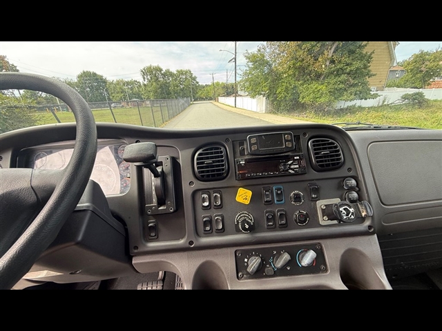 2018 Freightliner M2 / DRY:2988