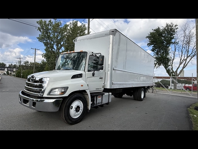 2020 Hino 268 / DRY  2986