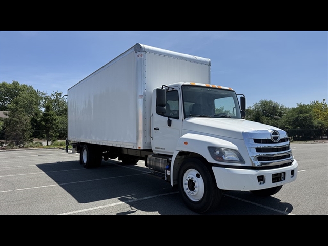 2020 Hino 268 / DRY:2978