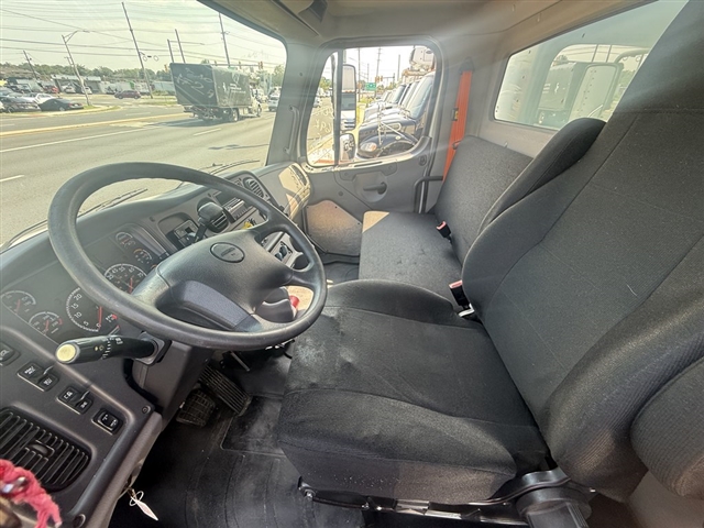 2018 Freighltiner M2 / DRY:2984