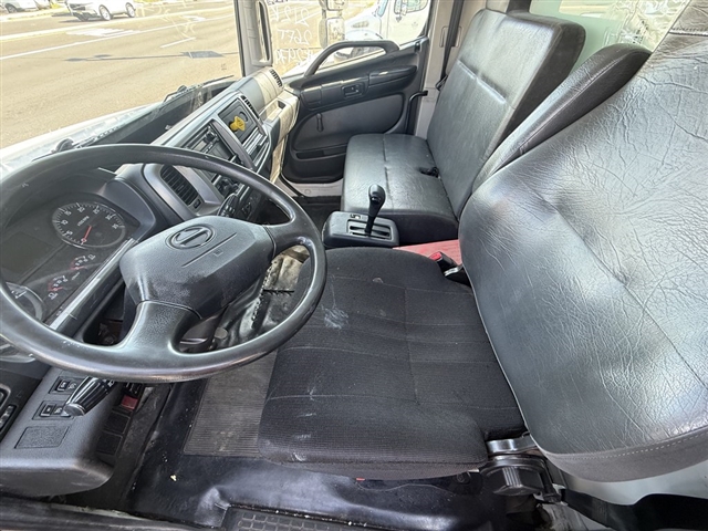 2020 Hino 268 / DRY:2979