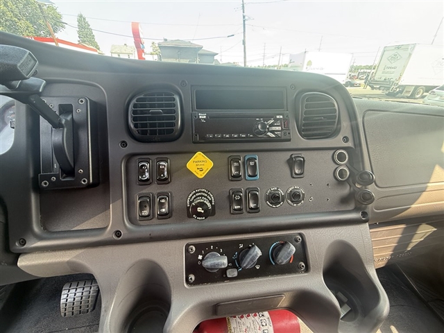 2018 Freighltiner M2 / DRY:2984