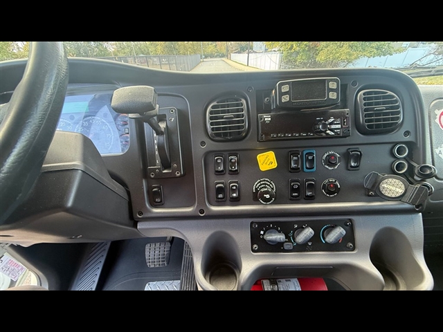 2018 Freightliner M2 / DRY:2960