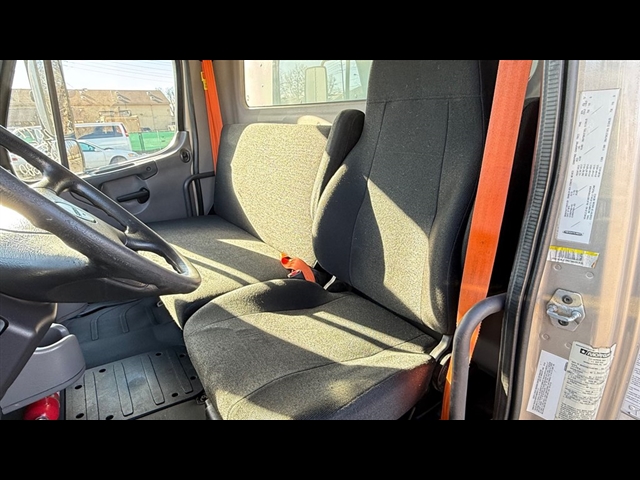 2017 freigthliner M2 / DRY Other:2935