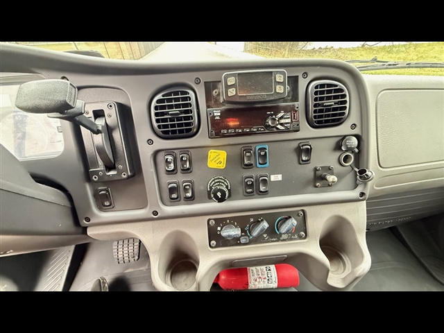 2019 Freightliner M2 / DRY:2950