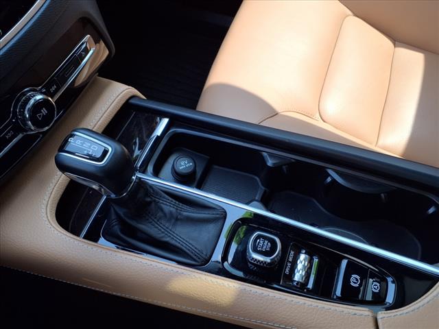 2019 Volvo XC90 T6 Momentum