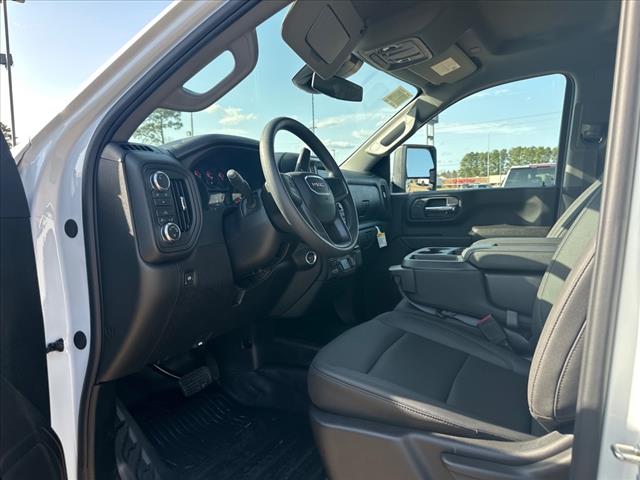 2025 GMC Sierra 2500HD Pro
