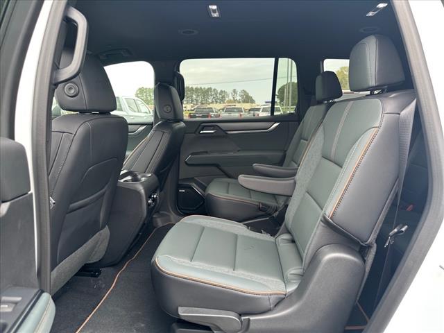 2025 GMC Acadia AWD AT4