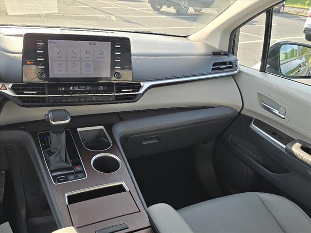2024 Toyota Sienna XLE 8 Passenger