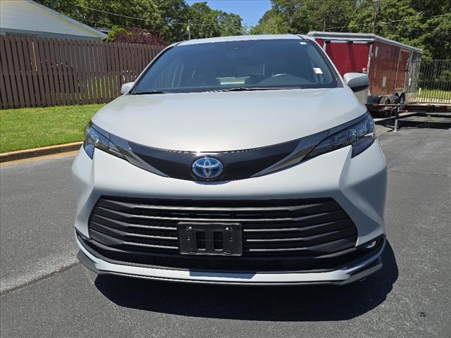 2023 Toyota Sienna Woodland Edition