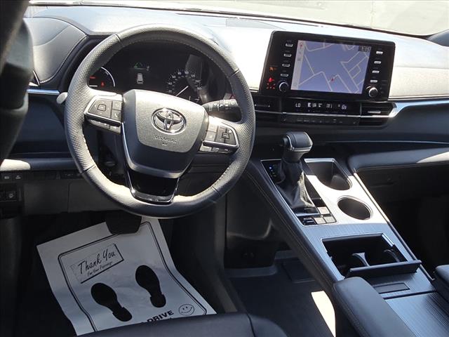 2023 Toyota Sienna Woodland Edition