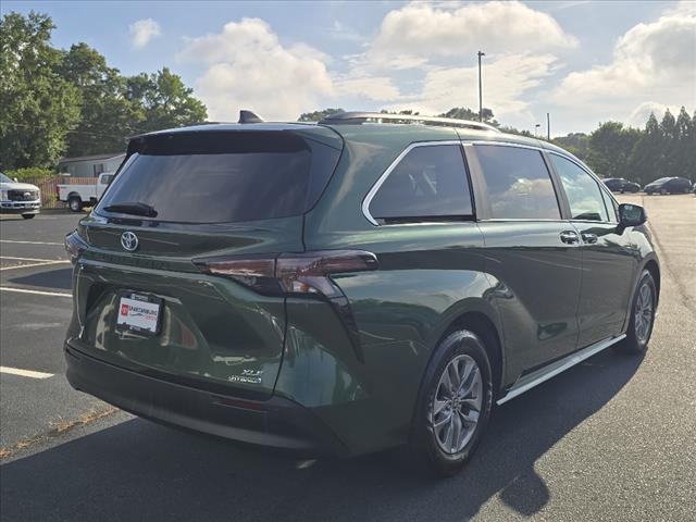2024 Toyota Sienna XLE 8 Passenger