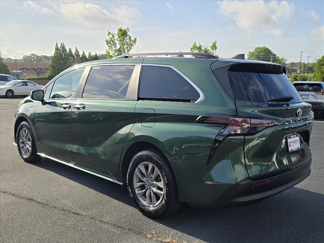 2024 Toyota Sienna XLE 8 Passenger