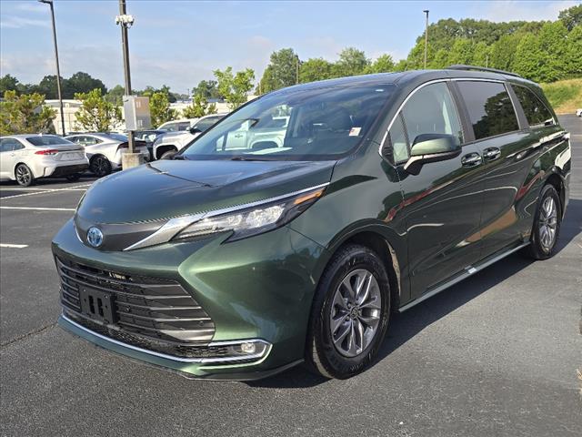 2024 Toyota Sienna XLE 8 Passenger