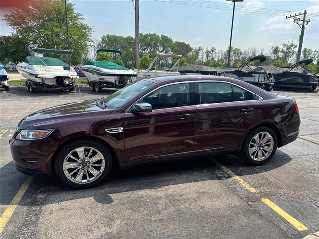2011 Ford Taurus Limited - Photo 2