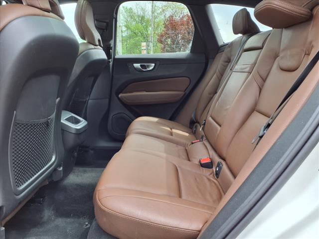 2021 Volvo XC60 T6 Momentum