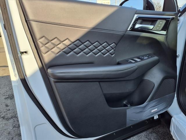 2025 Mitsubishi Outlander PHEV SEL