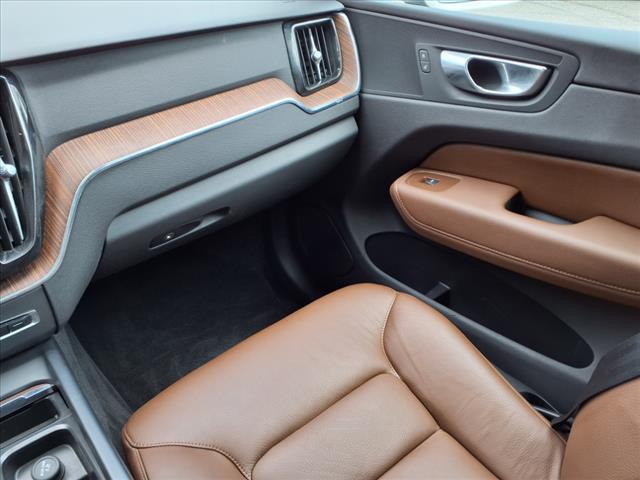 2021 Volvo XC60 T6 Momentum