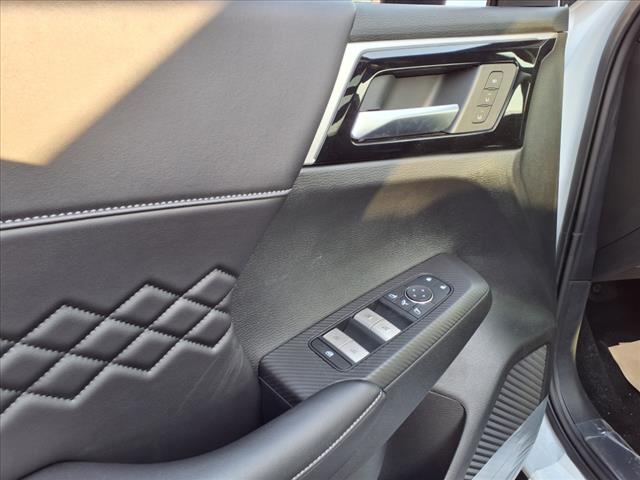 2025 Mitsubishi Outlander PHEV SEL