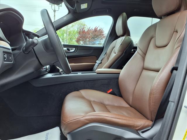 2021 Volvo XC60 T6 Momentum