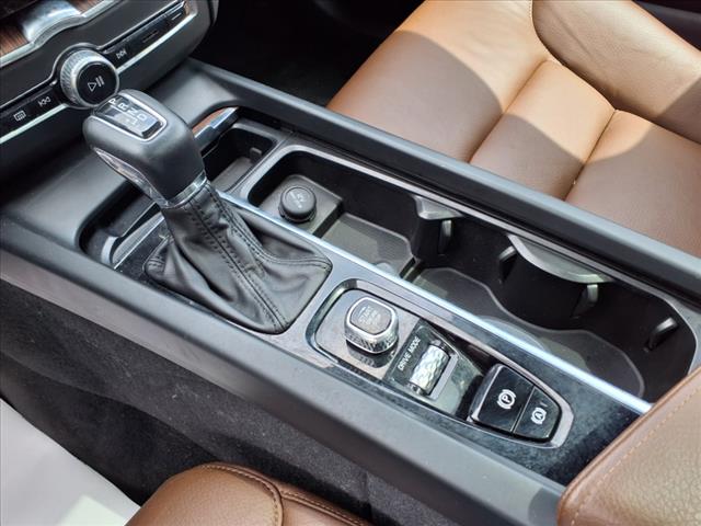 2021 Volvo XC60 T6 Momentum