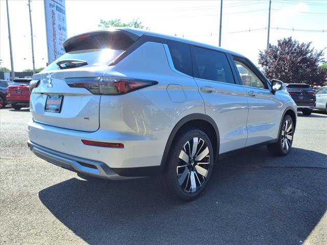 2025 Mitsubishi Outlander SE