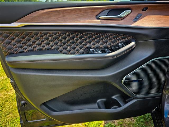 2022 Jeep Grand Cherokee Summit