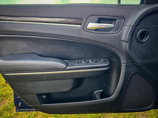 2016 Chrysler 300 LTD