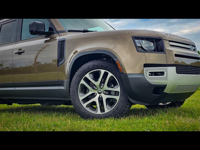 2024 Land Rover Defender 110 P300 S