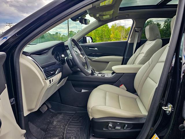 2022 Cadillac XT4 Premium Luxury