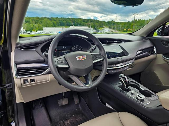 2022 Cadillac XT4 Premium Luxury