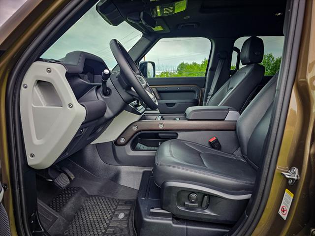2024 Land Rover Defender 110 P300 S