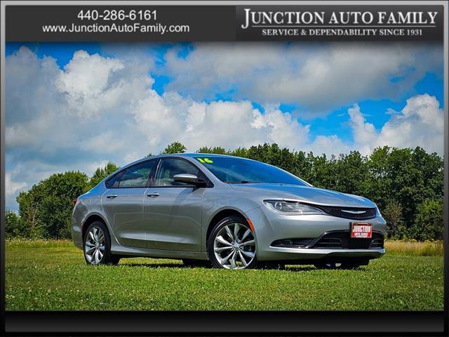 2016 Chrysler 200 S