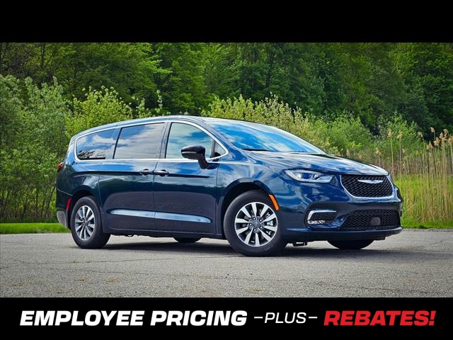 2025 Chrysler Pacifica Plug-In Hybrid Select