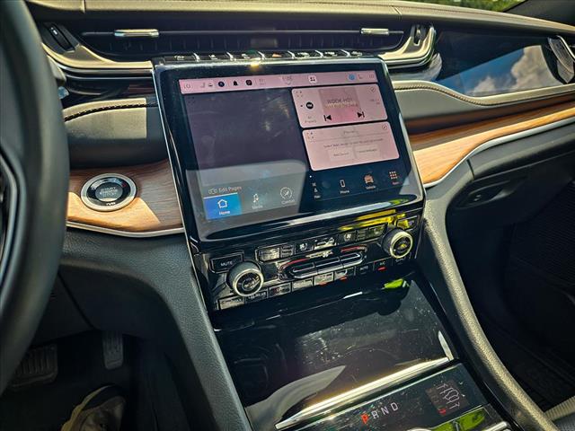 2022 Jeep Grand Cherokee Summit