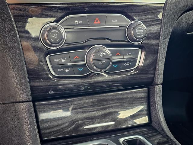 2016 Chrysler 300 LTD