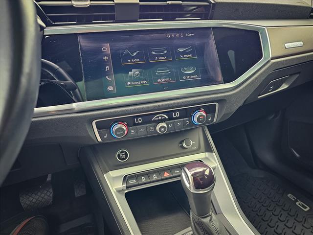 2022 Audi Q3 quattro Premium 40 TFSI